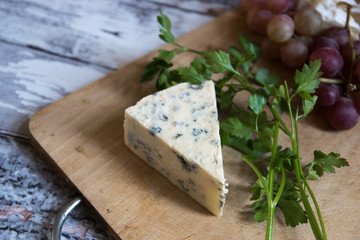 blue cheese and grapes