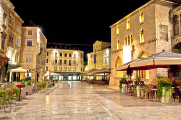 Fototapeta na wymiar Old square in Split night view