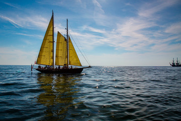 Fototapeta premium Back lighted Schooner