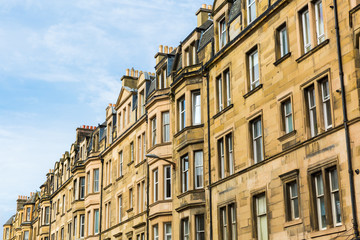 Fototapeta na wymiar row of old city houses in Edinburgh, Scotland