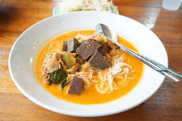 Curry chicken noodles