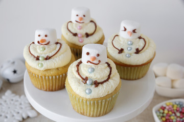 Fun homemade melting snowman cupcakes for kids