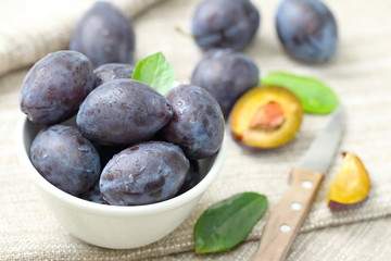Ripe plums in the bowl