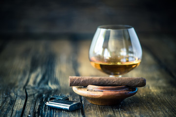 hand rolled cuban cigar