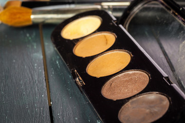 Makeup brushes and make-up eye shadows