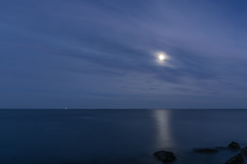 Fototapeta na wymiar The moon over the sea