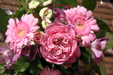 pink roses and gerbera daisies bouquet