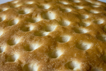 хлеб домашний на белом фоне  