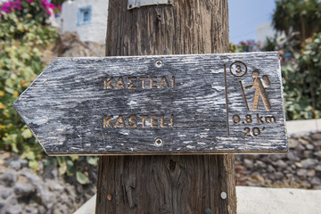 Wanderwegweiser auf dew Insel Patmos, Griechenland