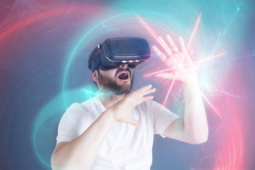 Obraz na płótnie Canvas Mann mit Virtual Reality Brille 3D