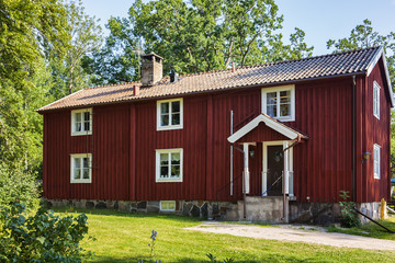 Fototapeta na wymiar Traditional red timber cottage