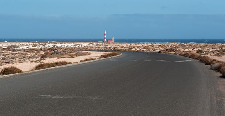 Fuerteventura, Isole Canarie: la strada per il faro del Toston, vicino al villaggio di pescatori di El Cotillo, il 3 settembre 2016