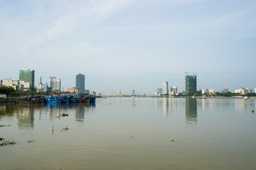 Naklejka premium Wysoki widok na miasto Da Nang w Wietnamie