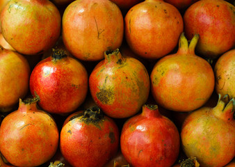 Fototapeta na wymiar Fresh Pomegranate in Market in India