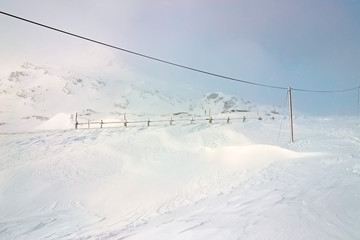 Fototapeta na wymiar Inverno, Montagna paesaggio innevato.