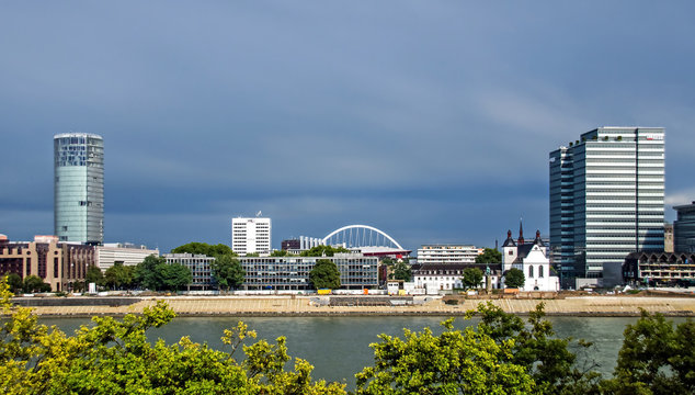 Blick &uuml;ber den Rhein nach K&ouml;ln-Deutz