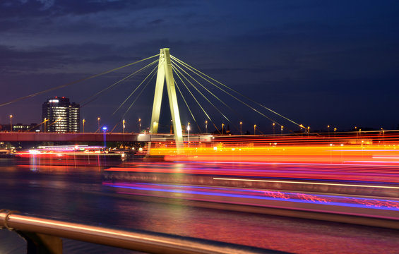 Severinsbr&uuml;cke in K&ouml;ln bei Nacht