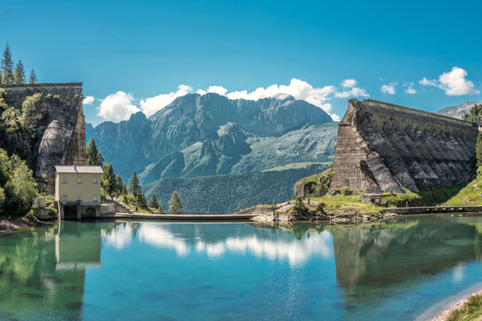 Diga del Gleno con lago