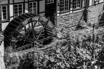 Fototapeta na wymiar Wasserrad - Wassermühle in Monschau
