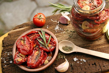 Preparation dried tomatoes