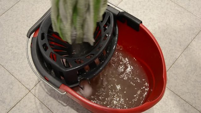 503 - mop to clean floors
