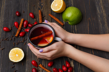mulled wine with green apple
