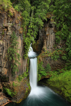 Fototapeta Toketee Falls in Oregon