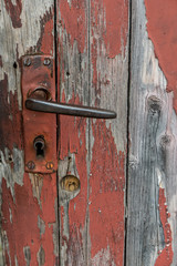 Alter Lack blättert ab