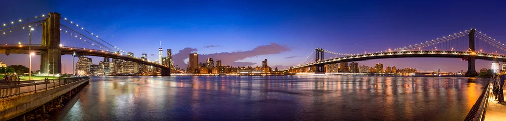 Fotobehang Manhattan skyline panorama met Manhattan Bridge en Brooklyn Bridge © eyetronic