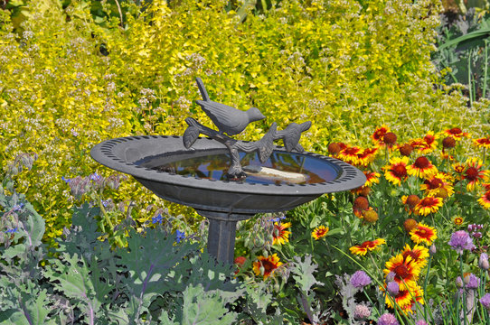 Decorative birdbath