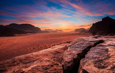 Fototapeten Wüstenlandschaft Wadi Rum, Jordanien © EyesTravelling