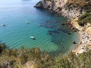 Vista dall'alto su Cala del Gesso nell'Argentario