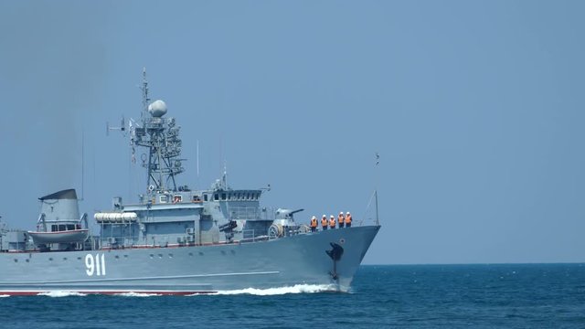 Russian minesweeper on the high seas