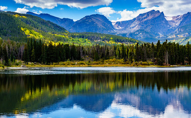 Sprague Lake in Rocky Mountain National Park Colorado - obrazy, fototapety, plakaty