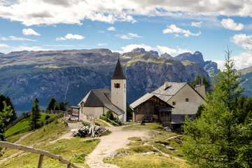 Fototapeta na wymiar Südtirol - Dolomiten - Badia - Heiligkreuzkofel