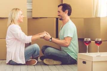 Fototapeta premium Beautiful mature couple moving