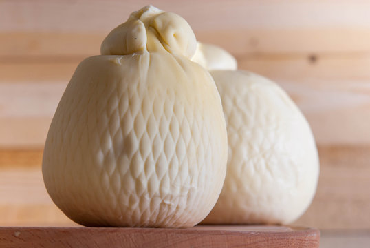 italian cheesse caciocavallo