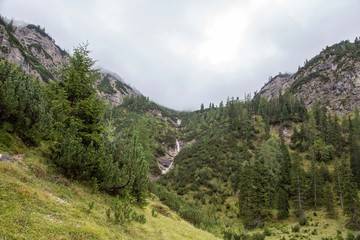 Fototapeta na wymiar Zireiner See Tirol Wanderung Gebirge Alpen 09