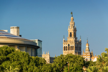 Naklejka premium Sunset view of Sevilla from the brige over Guadalquivir, Andalusia province, Spain.