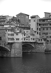 Obraz premium Black and white view of Ponte Vecchio in Florence, Italy