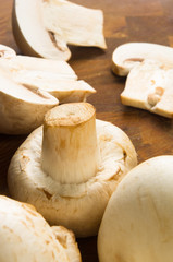 champignons on wooden background