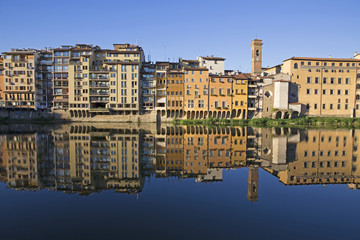 Fototapeta premium Morning view of Arno river in Florence, Italy