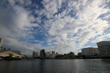 Fototapeta premium 空と河口と町並み / .The sky and the estuary and the stre