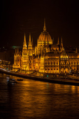 Fototapeta na wymiar Parlement de Budapest