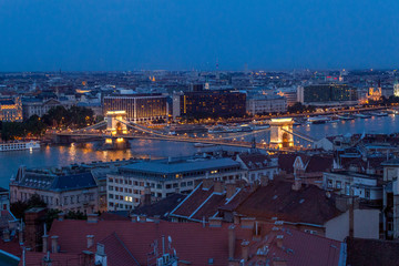 Fototapeta na wymiar Budapest la nuit