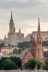 Fototapeta na wymiar églises de Budapest