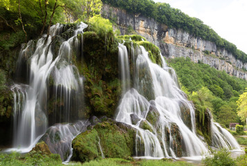 Fototapeta na wymiar Cascades des tufs - Jura - France