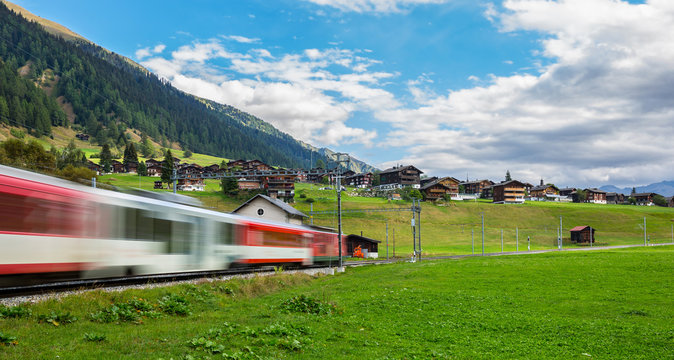 Glacier Express des Alpes suisses