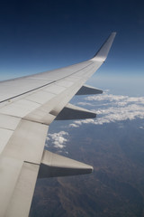 Fototapeta premium Blue sky and plane wings, Wings aircraft with blue sky,sky,plane wings, plan wings o the sky,beautiful plane wings,big plane wings