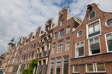 Fototapeta na wymiar Typische Fassaden in Amsterdam, Niederlande